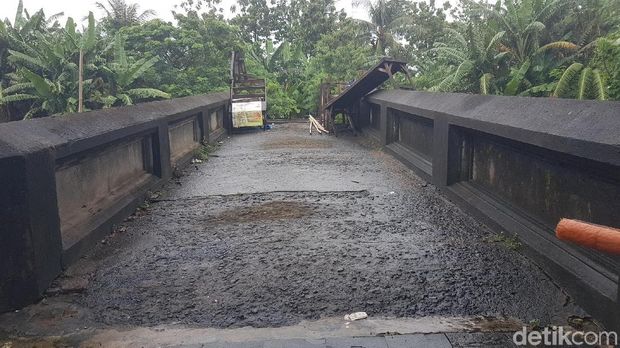 Jembatan Rantai karya arsitek Tionghoa, Cakradana