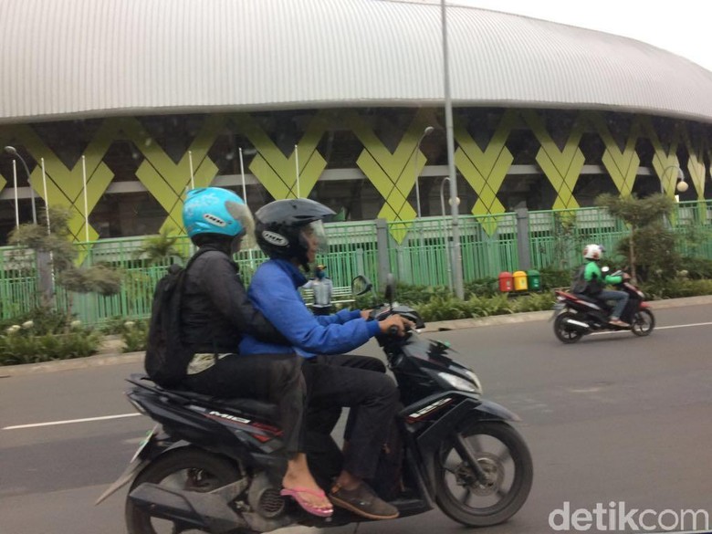 Ojek cinta. Foto: Ruly Kurniawan Ojek cinta. Foto: Ruly Kurniawan