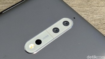 Kamera ganda di bagian belakang masing-masing berukuran 13 megapixel. Semua kamera Nokia 8 menggunakan lensa buatan Zeiss. Foto: Adi Fida Rahman/detikINET