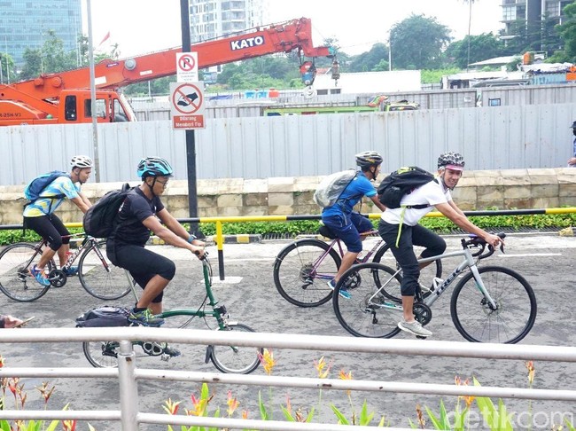 Tips Buat Kamu yang Mau Ikutan Bike Friday Seperti Sandiaga Uno