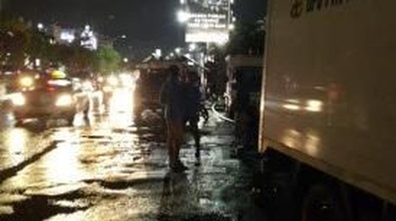 Air Disedot, Banjir di Jalan Boulevard Kelapa Gading Surut Air Disedot, Banjir di Jalan Boulevard Kelapa Gading Surut