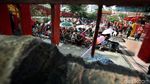 Foto: Menanti Angpao di Wihara Petak Sembilan