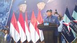 Foto: Resmi Jadi Kader, Ini Momen AHY Pakai Baret dan Jaket Demokrat