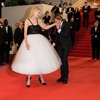 Nicole Kidman dikarunia putri pertamanya saat sudah berusia 41 tahun. Sunday Rose begitu nama anak tersebut merupakan dengan penyanyi country Keith Urban. Sebelumnya saat masih menjadi istri Tom Cruise, Nicole sudah mengadopsi dua anak. (Foto: Getty Images)