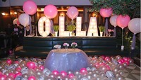 Silver dan pink menjadi tema pesta yang digelar Olla. Foto: (instagram Olla Ramlan)