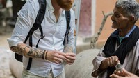 Hal lain yang membuat Pugh senang traveling adalah dia bisa melihat dan menemukan beragam orang yang kreatif yang bisa menginspirasinya dalam bekerja. (gwilymcpugh/ Instagram)