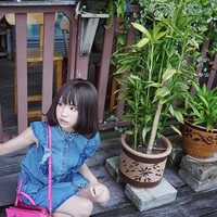 Tampil dengan gaya rambut bob pendek, dara cantik ini pun terlihat imut. Foto: Instagram