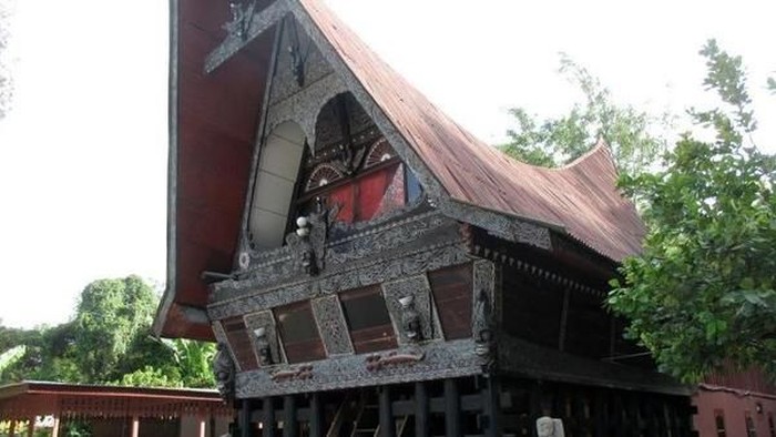 rumah adat batak