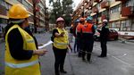Foto: Warga Mexico Berkumpul di Jalan Usai Gempa 7,2 SR
