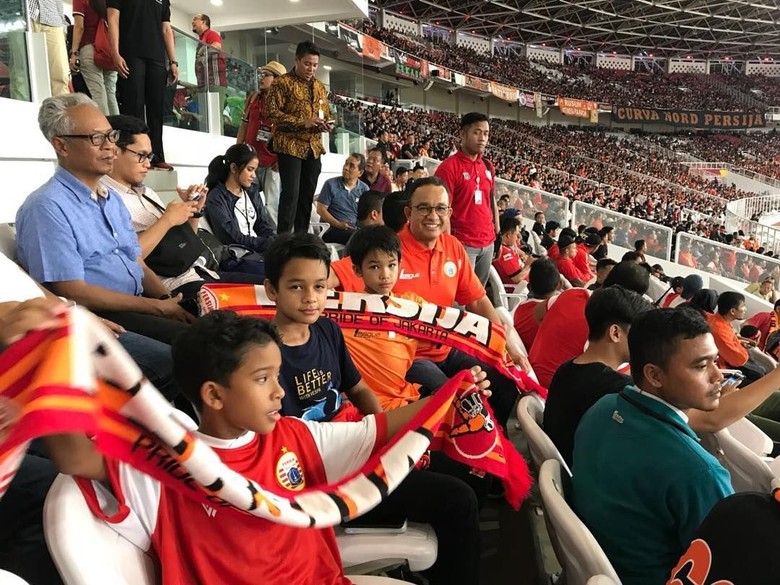 Dukung Persija, Anies Datang ke GBK Bersama Anak dan Keponakan Dukung Persija, Anies Datang ke GBK Bersama Anak dan Keponakan