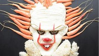 Si seram Pennywise dari film I.T juga berhasil dibentuk menjadi makanan, menggunakan mash potato, cream cheese, lobak, juga wortel organik yang masih segar. Foto: Instagram/ @jacobs_food_diaries