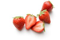 Masker Strawberry Ini Bisa Bantu Atasi Jerawat hingga Cegah Kulit Kering