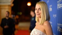Margot Robbie didapuk menjadi salah satu pembawa acara Oscar tahun ini. Foto: (Getty Images)
