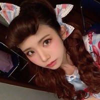  Melalui usaha streamingnya itu, Enako mengungkapkan bahwa ia mampu menghasilkan ¥ 200.000 (Rp 25 juta) per jam karena pemirsa yang murah hati. Selain itu, Ia juga menggunakan platformnya untuk menjual beberapa barang dagangan pribadi Foto: Instagram