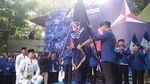 Foto: Resmi Jadi Kader, Ini Momen AHY Pakai Baret dan Jaket Demokrat