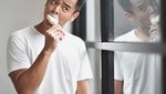 10 Pose Keren Dion Wiyoko dan Istri Saat Bersama Makanan