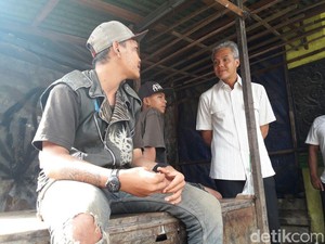 Ini yang Dilakukan Ganjar Pranowo Saat Bertemu Anak Punk di Jepara