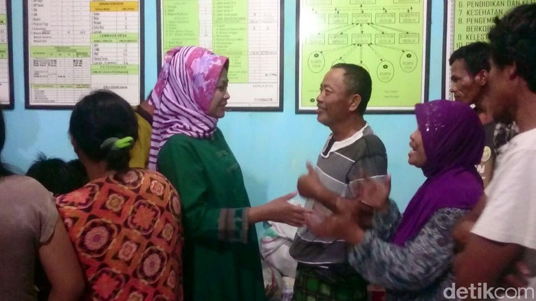 Bantuan dari Bupati Brebes Kurang, Ini yang Dilakukan Korban Banjir Bantuan dari Bupati Brebes Kurang, Ini yang Dilakukan Korban Banjir