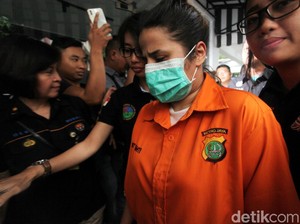 Tulisan Selawat Nabi di Kotak Nyabu Dhawiya, Adam Levine Dikaruniai Anak Kedua