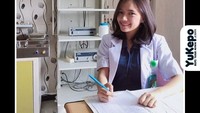 Tapi jangan malah jadi disengaja sakit ya karena pengin ketemu dokter cantik. Cepat sembuh ya untuk kamu yang sedang sakit! (Foto: yukepo.com)