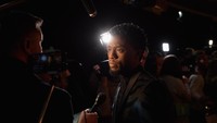 Chadwick Boseman sang Black Panther juga ditunjuk Academy Awards sebagai pembawa acara. Foto: (P(Photo by Gareth Cattermole/Getty Images for Disney)