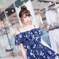 Menggunakan aplikasi live streaming lokal, Enako mulai membuat dua sesi obrolan video langsung, yang menurutnya sangat menguntungkan. Pada platform streamingnya itu, pengunjung bisa memberi sumbangan ke Enako saat sesi obrolan. Foto: Instagram