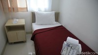 Untuk ukuran tempat tidur standar adalah 1,9 m, namun juga tersedia tempat tidur berukuran 2,2 m. Berbagai fasilitas pendukung tersebut telah memneuhi standar yang ditetapkan oleh International Olympic Committee (IOC).