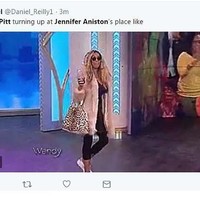 Netizen mengimajinasikan Brad Pitt mendatangi Jennifer sambil membawa wine. Senang banget ya Brad? Foto: Twitter