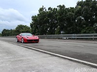 Ngebut dengan Ferrari 812 Superfast di Trek Karawang
