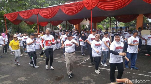 Dua Paslon Senam dan Nyanyi Bareng Jelang Deklarasi Damai