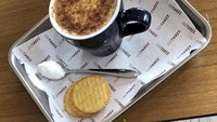 Kalau minuman yang ini bukan kopi biasa. Alice mengatakan ini coconut latte. Wah gimana ya rasanya? Foto: Instagram @alicenorin