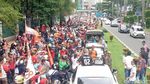 Ini Suasana di Jalan Sudirman saat Konvoi Jakmania Melintas