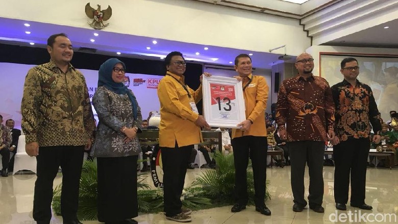 Ketum Hanura Sebut Nomor Urut 13 Angka Berkah Ketum Hanura Sebut Nomor Urut 13 Angka Berkah