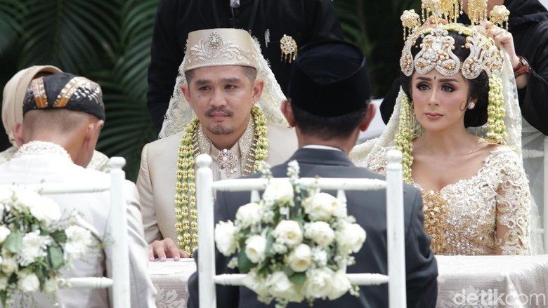 Belum Puas Bulan Madu, Selvi Kitty Berharap Segera Diberi Momongan Belum Puas Bulan Madu, Selvi Kitty Berharap Segera Diberi Momongan