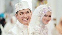Tommy dan Lisya pun terlihat bahagia usai dinyatakan sah sebagai suami istri. (Dok. Instagram/xhdrx)