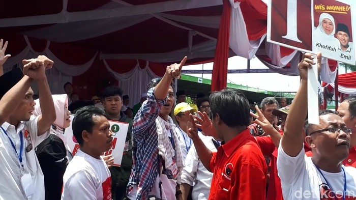 Pidato Gus Ipul-Puti Diwarnai Aksi Protes Pendukung Khofifah