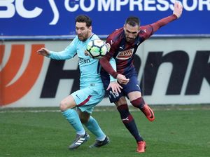 Barcelona Menderita di Eibar