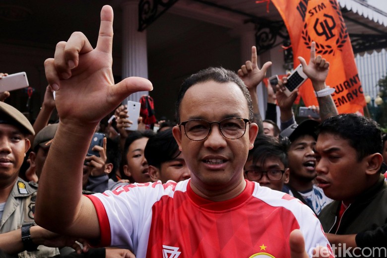 Jelang Derby, Anies Minta Jakmania dan Bobotoh Jaga Sportivitas Jelang Derby, Anies Minta Jakmania dan Bobotoh Jaga Sportivitas