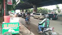Jl DI Panjaitan Jaktim Hancur: Siang Macet, Malam Celakakan Pemotor