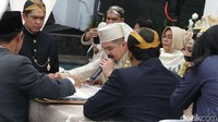 Pengucapan ijab kabul berlangsung lancar dengan satu tarikan napas. 