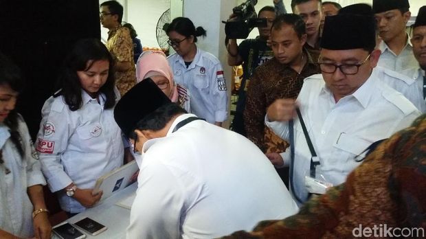 Prabowo dan Sandiaga Hadiri Pengundian Nomor Urut Pemilu 2019