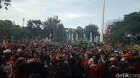 Balai Kota dipenuhi oleh Jakmania yang bersuka cita karena Persija menang Piala Presiden.