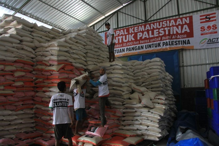 Ribuan Ton Beras untuk Palestina Siap Diangkut dari Blora