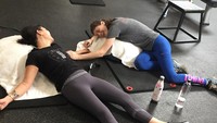 Dalam unggahannya di instagram, Alex terlihat sangat kelelahan dan memilih untuk tidur siang di gym. (Foto: instagram/alexandradaddario)
