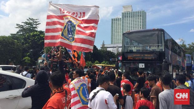 Jakmania antusias menghadiri pesta kemenangan Persija Jakarta.