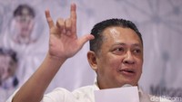 Politisi Partai Golkar, Bambang Soesatyo juga mengemukakan pendapatnya.