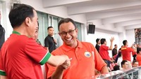 Presiden Jokowi menghadiri laga final Piala Presiden 2018 di GBK, Jakarta pada Sabtu (17/2). Ada Gubernur DKI Jakarta, Anies Baswedan yang mendampingi. Foto: Laily Rachev/Biro Pers Setpres