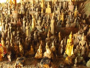 Ketika Ratusan Patung Buddha Ini Ada Dalam Gua
