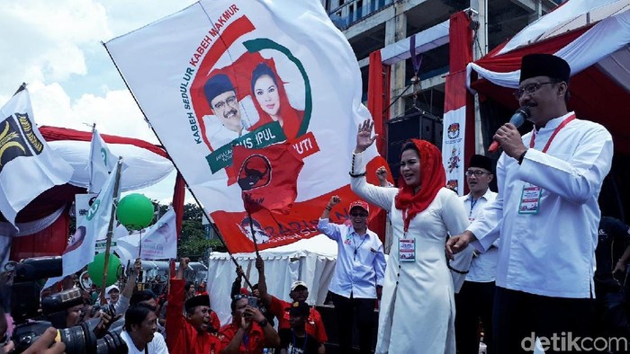 Baju Putih Dianggap Niru Khofifah, PDIP: Puti Punya Gaya Sendiri