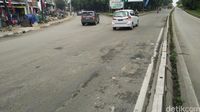 Jl DI Panjaitan Jaktim Hancur: Siang Macet, Malam Celakakan Pemotor